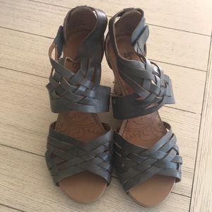 Women’s Grey wedge